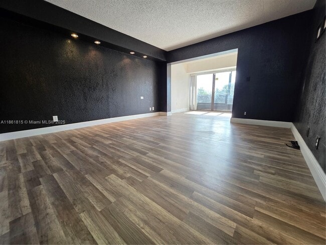 Building Photo - 6509 Racquet Club Dr