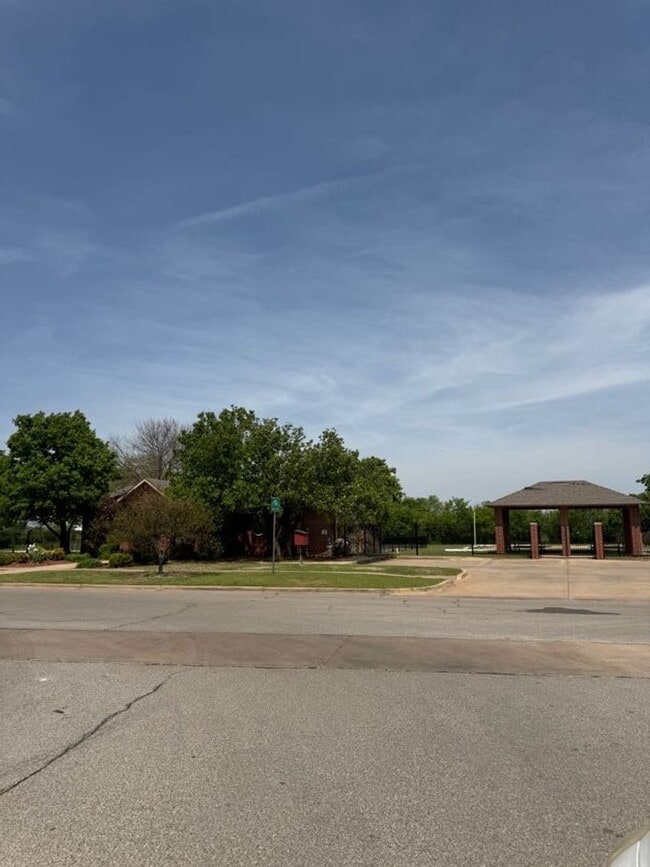 Building Photo - Fully Furnished, STR - (3) Bed/(2) Bath + Office! Pool Access!