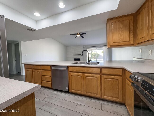 Building Photo - 4222 E Winnetka Dr