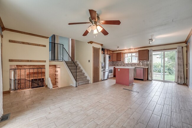 Building Photo - Cul-de-Sac Comfort | Updated Interior + Large Fenced Yard