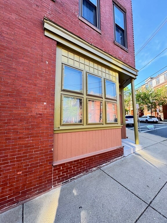 Building Photo - 26 Beacon St