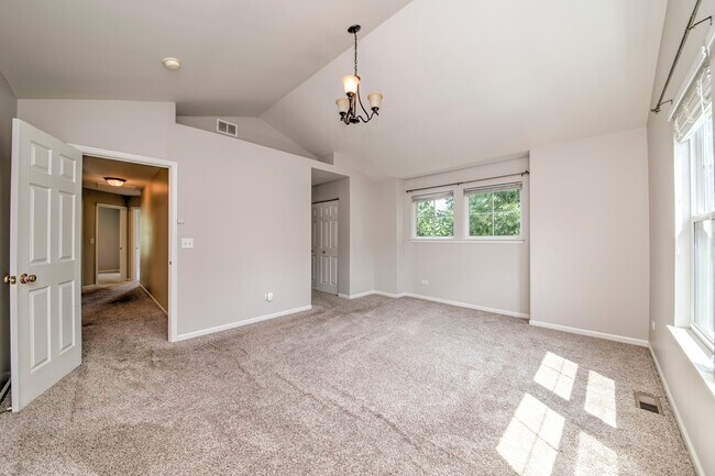 Building Photo - 5565 Cambridge Way