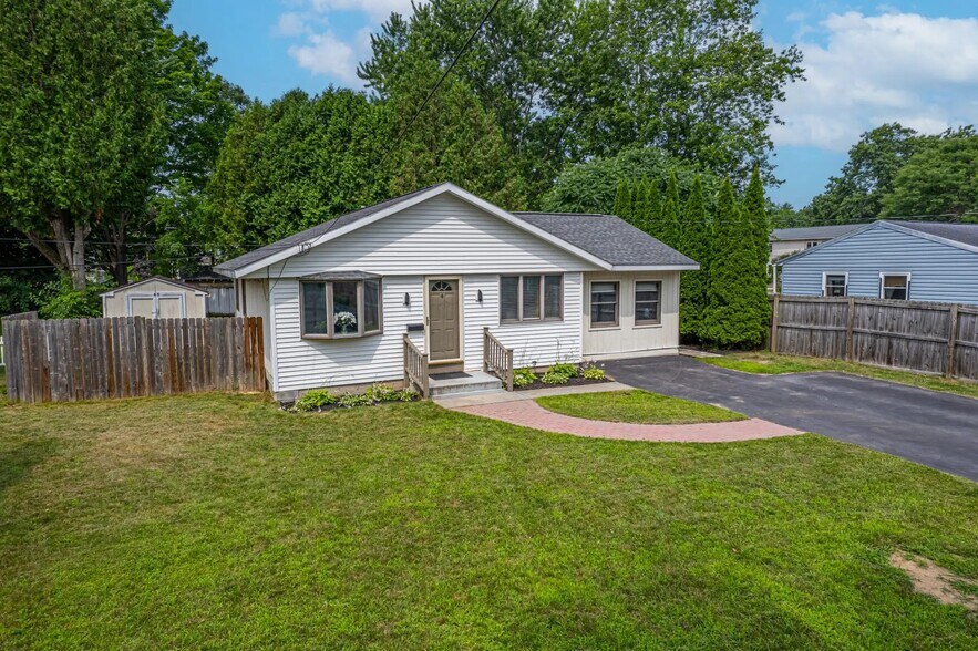 Building Photo - 4 Hathorn St