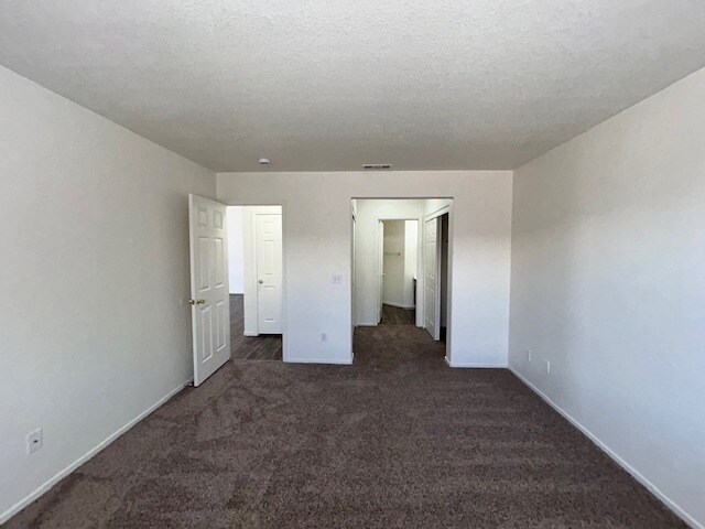 Building Photo - 6117 Breeders Cup St