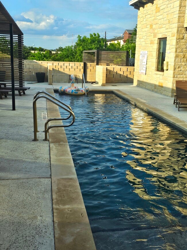 community pool - 2050 Lohmans Spur Rd