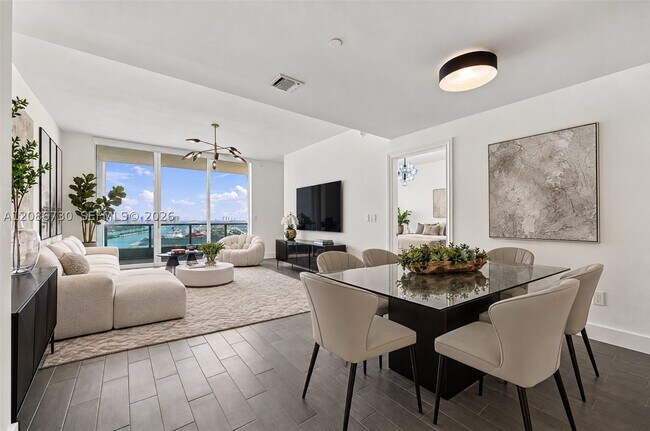 Building Photo - 900 Biscayne Blvd