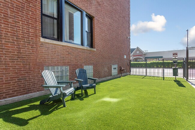 Building Photo - 7421 N Clark St