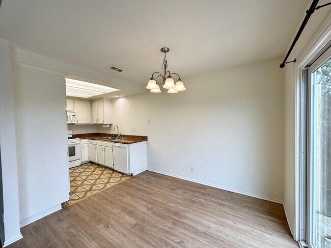 Building Photo - Oxnard Dunes | 2 Bedroom + 2 Bath Duplex -...