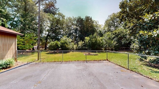 Building Photo - 102 Meadow St