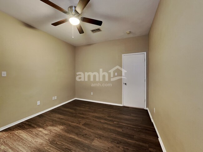 Building Photo - 8608 Rainy Lake Dr