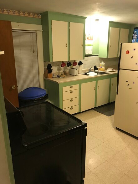 Kitchen - 218 Main St