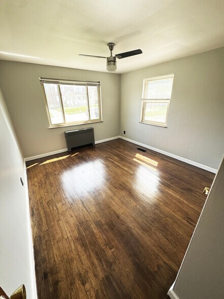 Building Photo - 4216 Applegate Ave