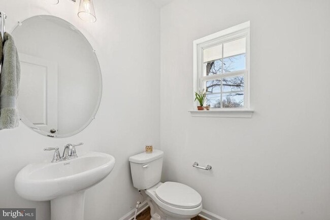 Building Photo - 724 Northwood Ave