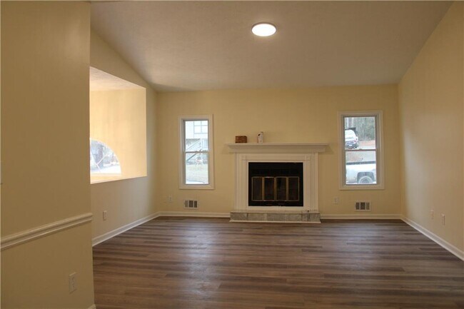 Building Photo - 135 Omega Dr