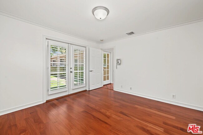 Building Photo - 860 Bronze Ln