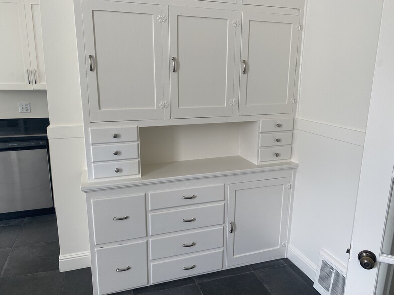 Storage cabinets - 328 Utah St