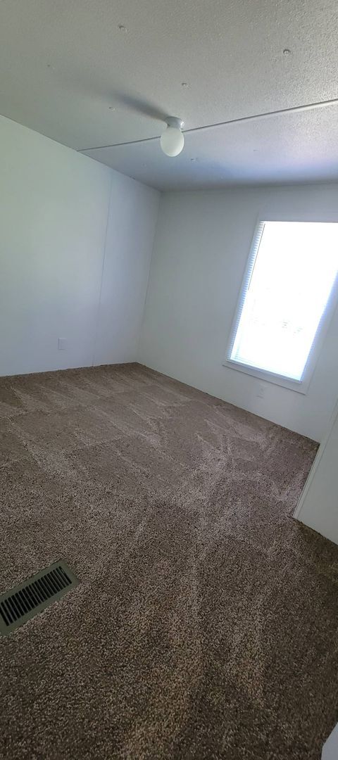 Building Photo - Ready to Move in