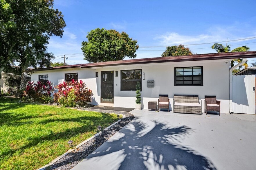 Building Photo - 6761 Allen St