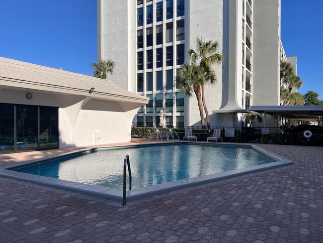 Building Photo - 1629 Riverview Rd