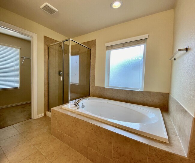 Building Photo - 3 BED/2.5 BATH House for lease! Located close to Lackland Air force Base