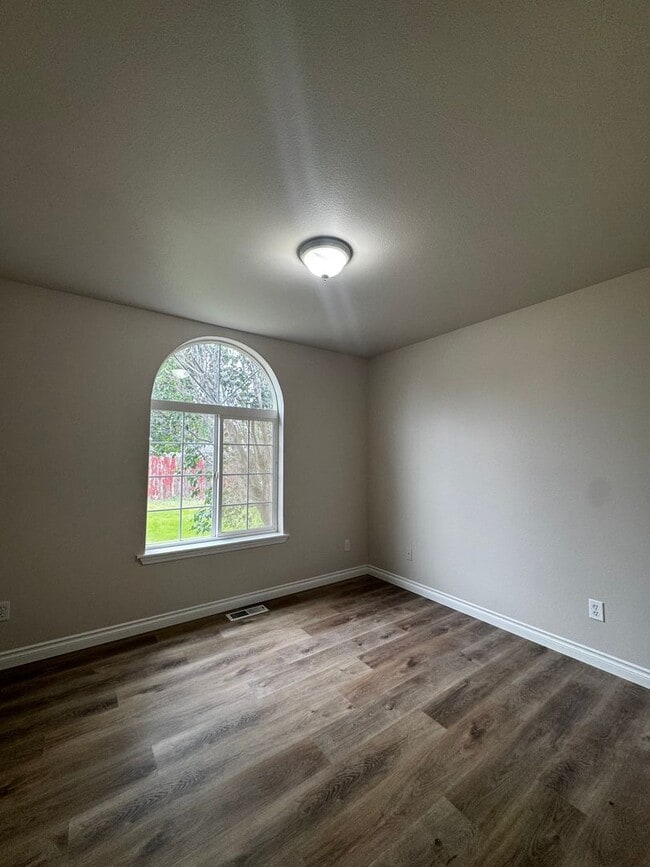 Building Photo - 2203 N Abbey Glen Ct