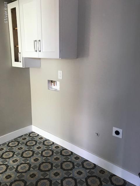 Building Photo - 1914 W Holly St