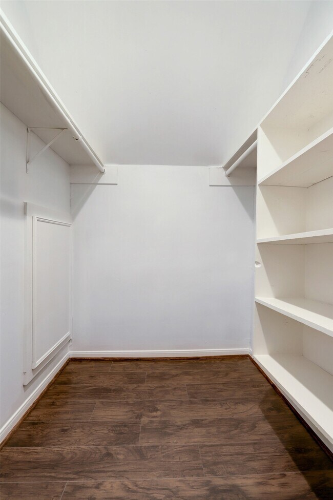 Building Photo - 12346 Huntington Venture Dr