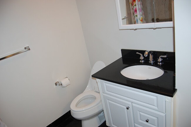 Building Photo - 4013 N Ocean Dr