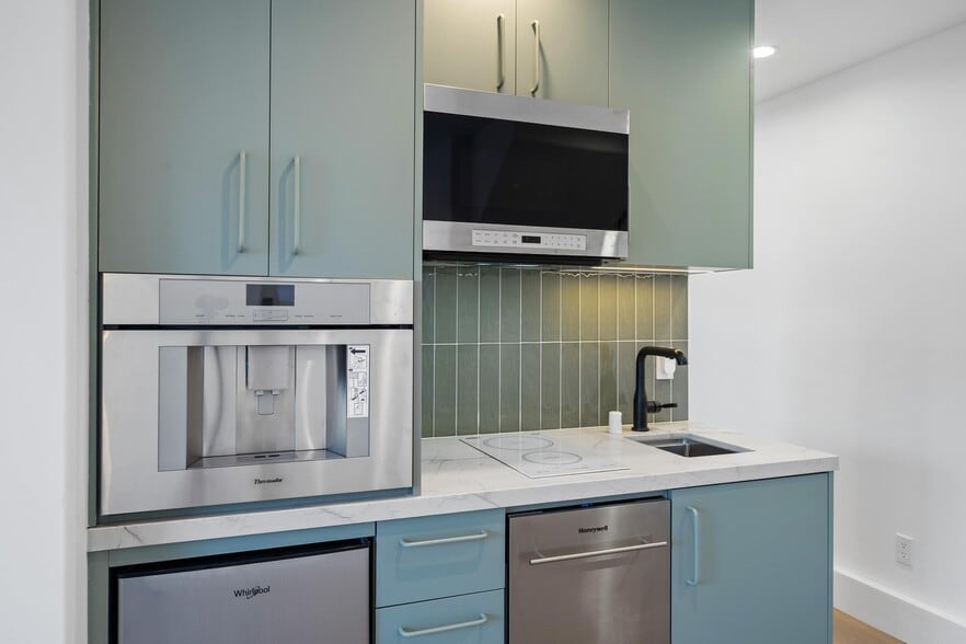 Building Photo - 1815 35th Ave