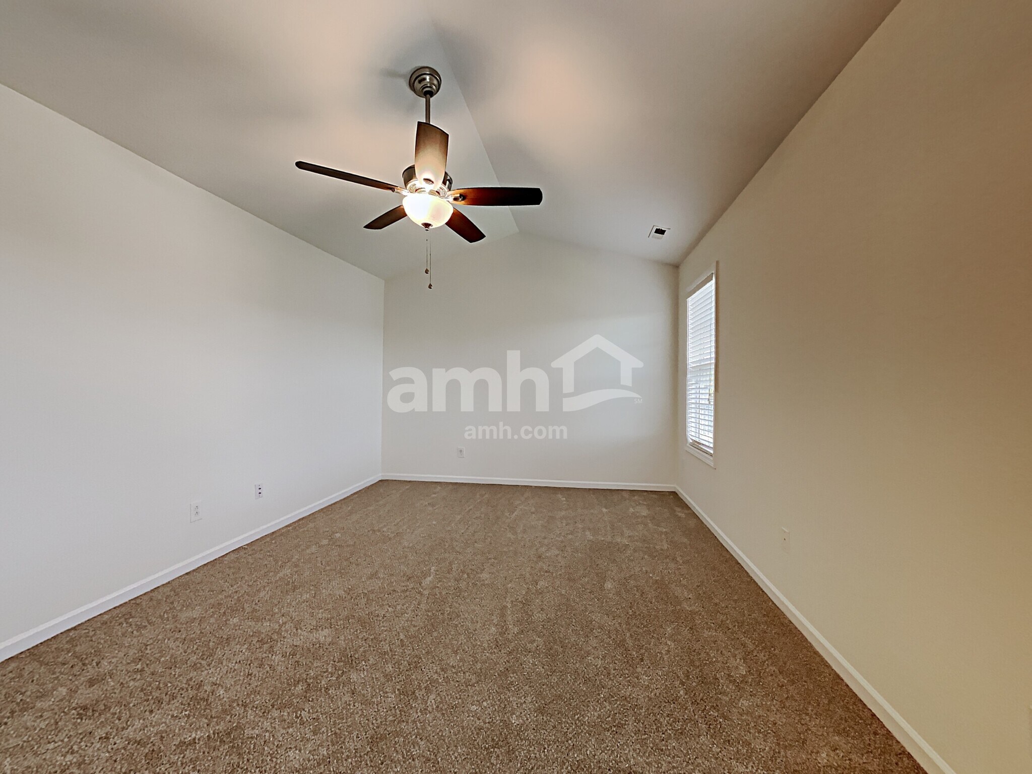 Building Photo - 149 Sawhorse Dr
