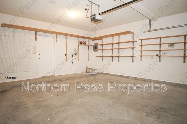 Building Photo - 7317 Luz De Lumbre Ave