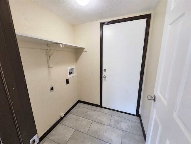 Building Photo - 4672 Heatherbrook Ln