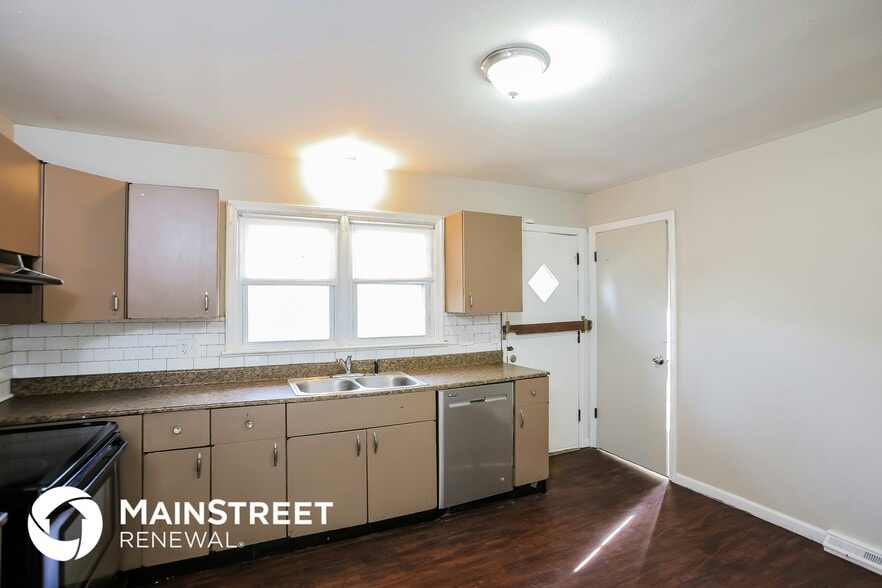 Building Photo - 8215 Highland Ave