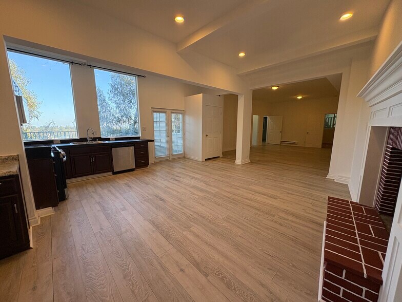 Building Photo - 1402 San Remo Dr