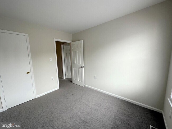 Building Photo - 7822 Brookview Ct
