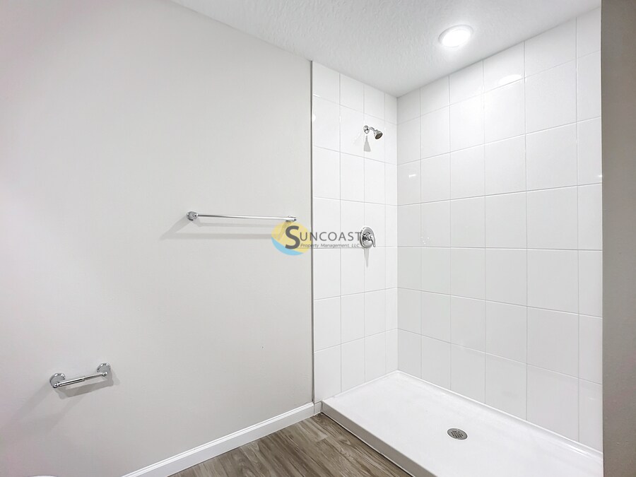 Building Photo - 6451 Breezy Oaks Wy