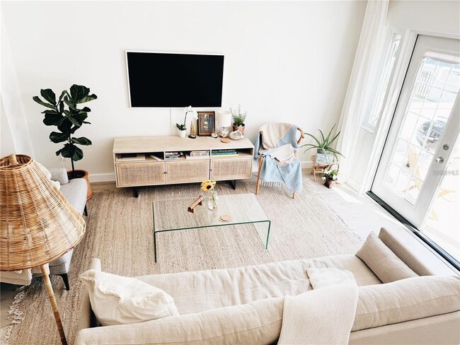 Building Photo - 212 Bunkerhill Ln