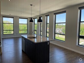 Building Photo - Parker Durand