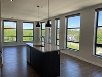 Building Photo - Parker Durand