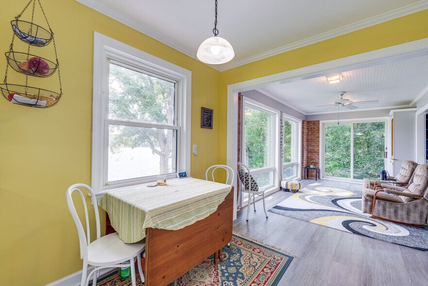 Building Photo - 552 Rio Vista