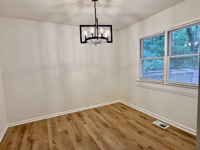 Building Photo - 508 Landers Dr SW