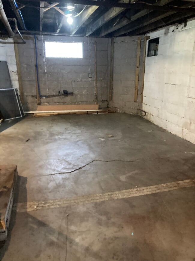 Building Photo - 89 W Walnut St