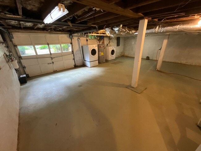 Building Photo - AVAILBLE NOW TO VIEW/LEASE! Classic Ardmor...