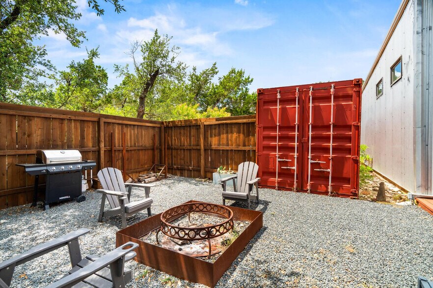 Building Photo - 9801 Mor Dr