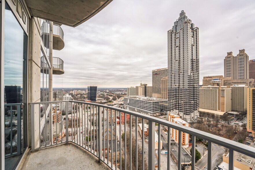 Primary Photo - 400 W Peachtree St NW