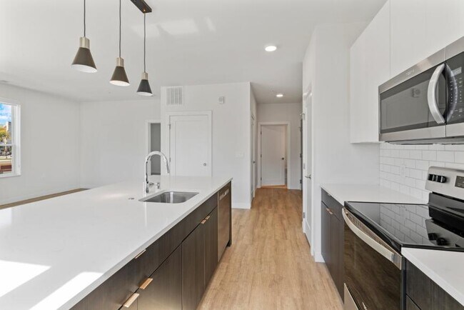 Building Photo - 1 bedroom in Kenosha WI 53140