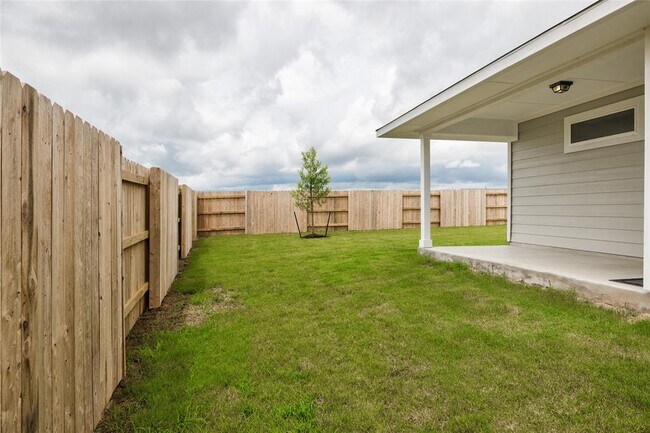 Building Photo - 120 Lyndon Dr