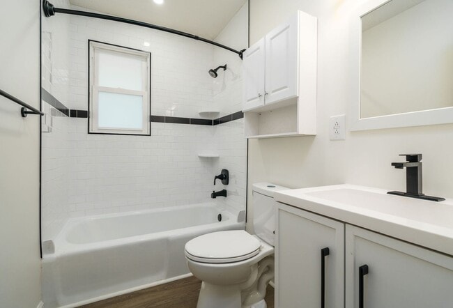 Building Photo - Charming West Ashley Home