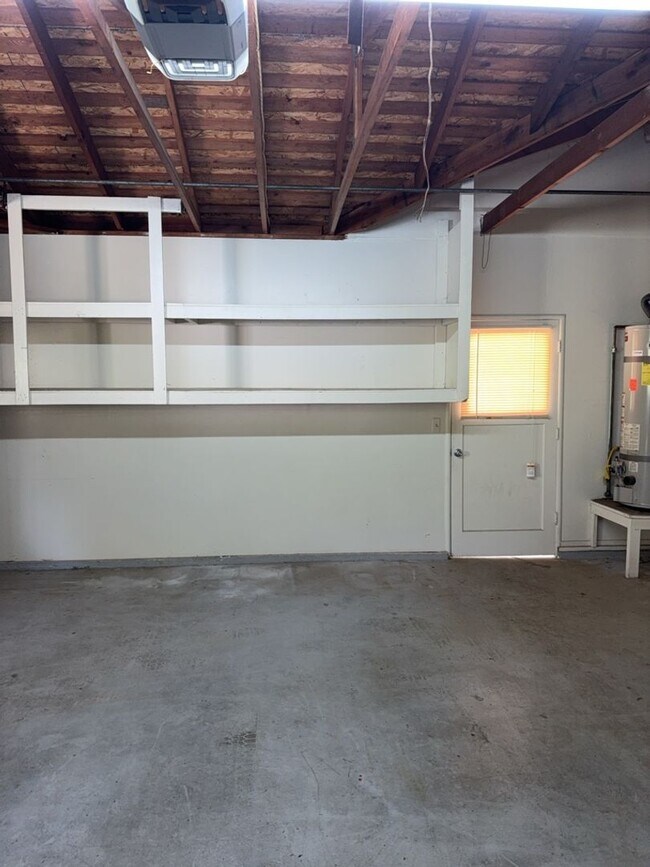 Building Photo - Charming 3-bedroom, 2-bathroom home is nes...