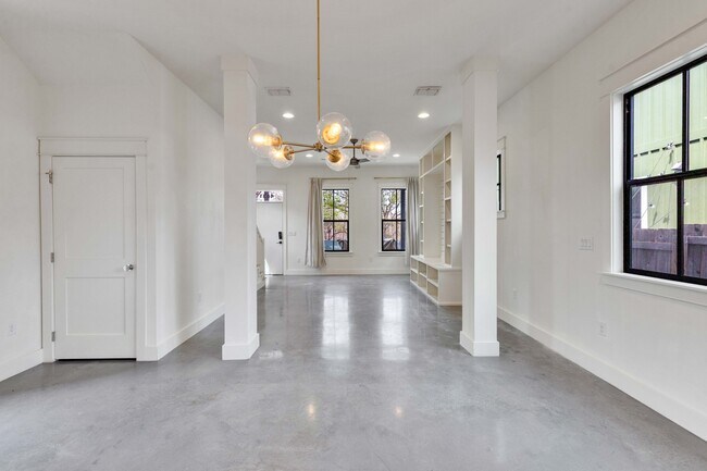 Building Photo - 4631 Marlo Dr